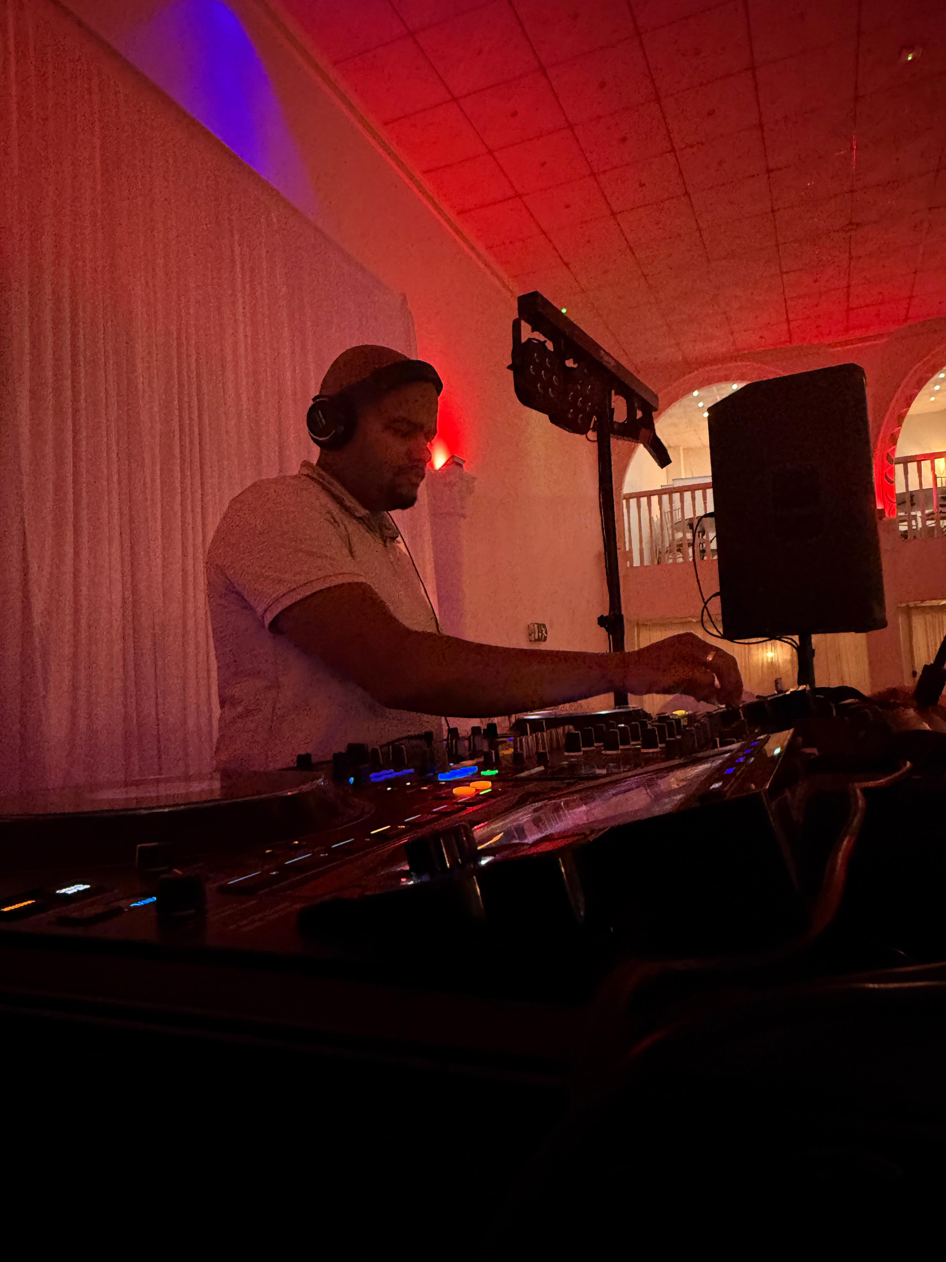 DJ D-Verse rood verlicht